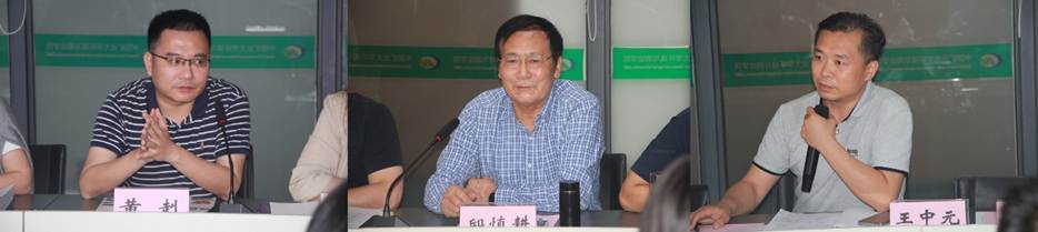 男人的照片上写着字描述已自动生成